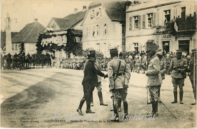 Dannemarie-Visite-du-President-de-la-Republique-Place-des-Halles-1915-r