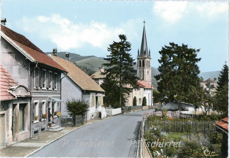 Husseren-Wesserling-Eglise-vue-de-la-grand-rue-r