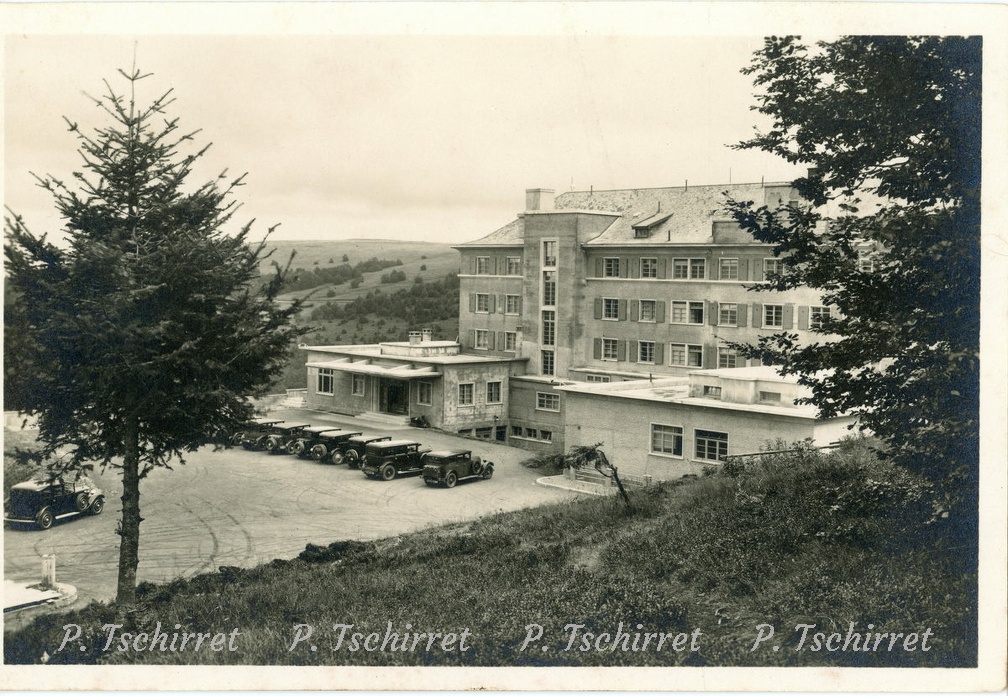 Markstein-Vue-sur-Hotel-et-les-voitures-r